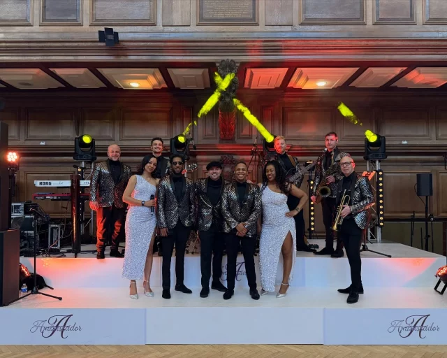 Getting things warmed up at University College for Joey & Hiren’s wedding celebrations 🥳 🙌🏼 

@ragasaan 
@raja_shah_ 
@paskali_films 
@sai_mandaps 
@leenamua 
@vasudevmehta 
@shivgopal 

#showbandlondon 
#universitycollegelondon 
#londonweddings 
#hinjewwedding 
#fusionwedding